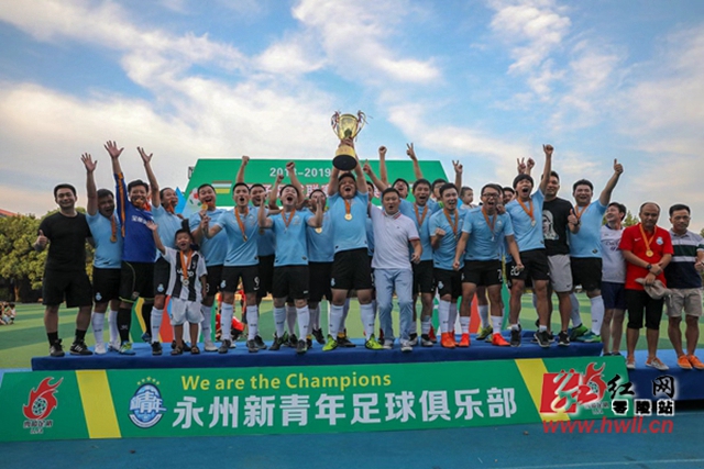 U12横扫欧洲，成人组却踢不出成绩：中国足球的“成长断层”，照出了我们怎样的文化隐痛？
